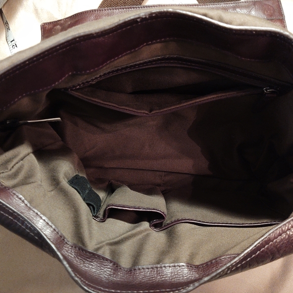 Kenneth Cole Reaction Dark Brown Messenger/Laptop/Briefcase Bag - Picture 3 of 7